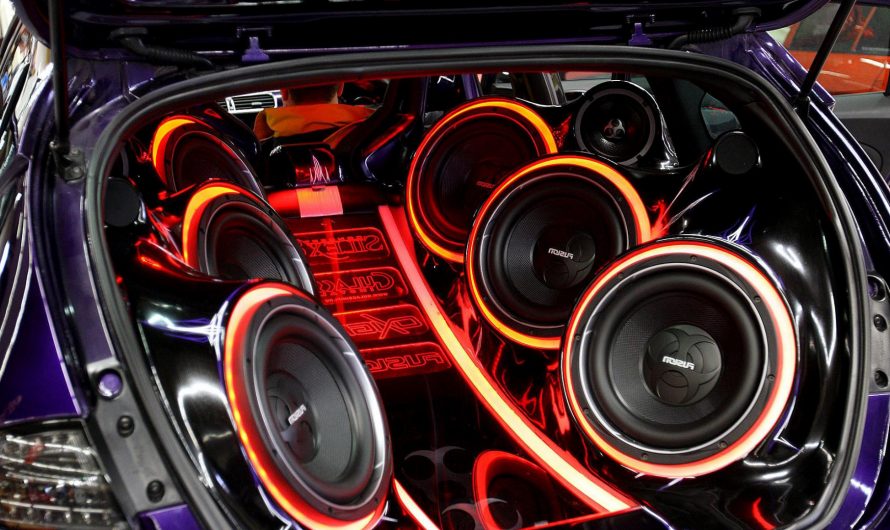 Вождение в ритме: важность музыки в машине